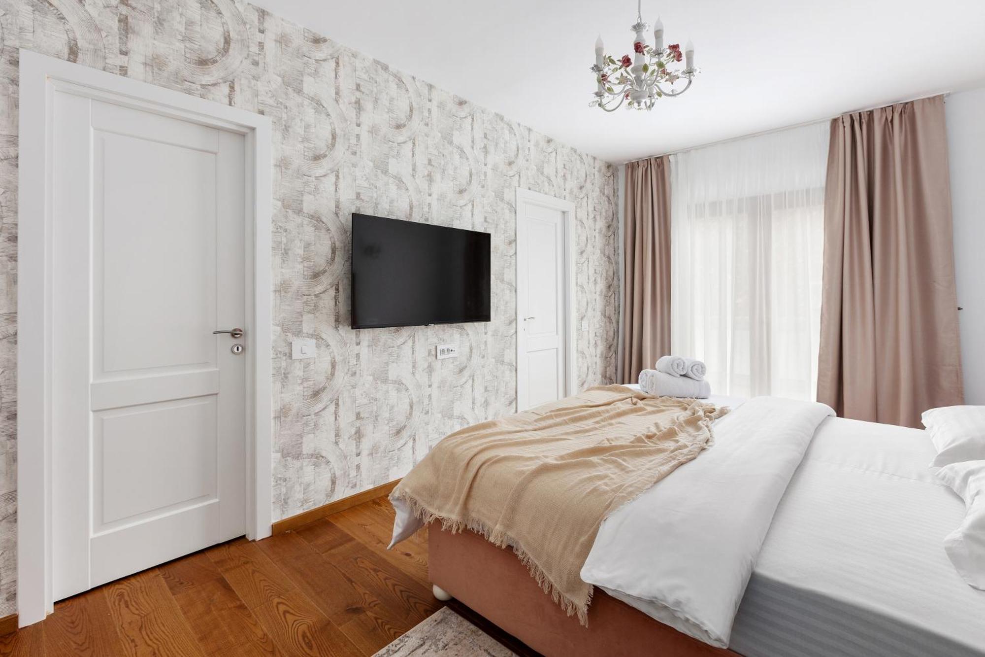 Peak Aparthotel - Old Town - By Cityhost Брашов Экстерьер фото