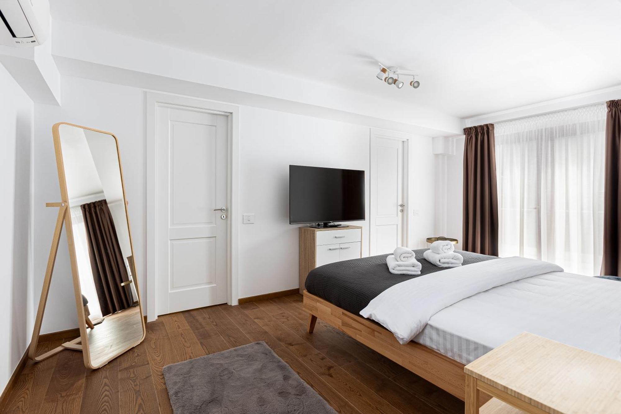 Peak Aparthotel - Old Town - By Cityhost Брашов Экстерьер фото
